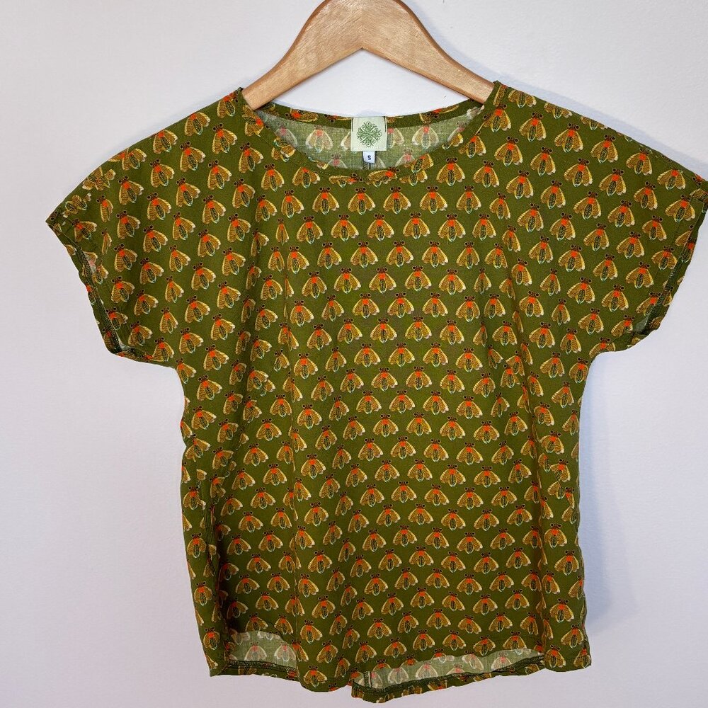Mandala Design Fly Bea Short-Sleeve Blouse in Kiwi Green